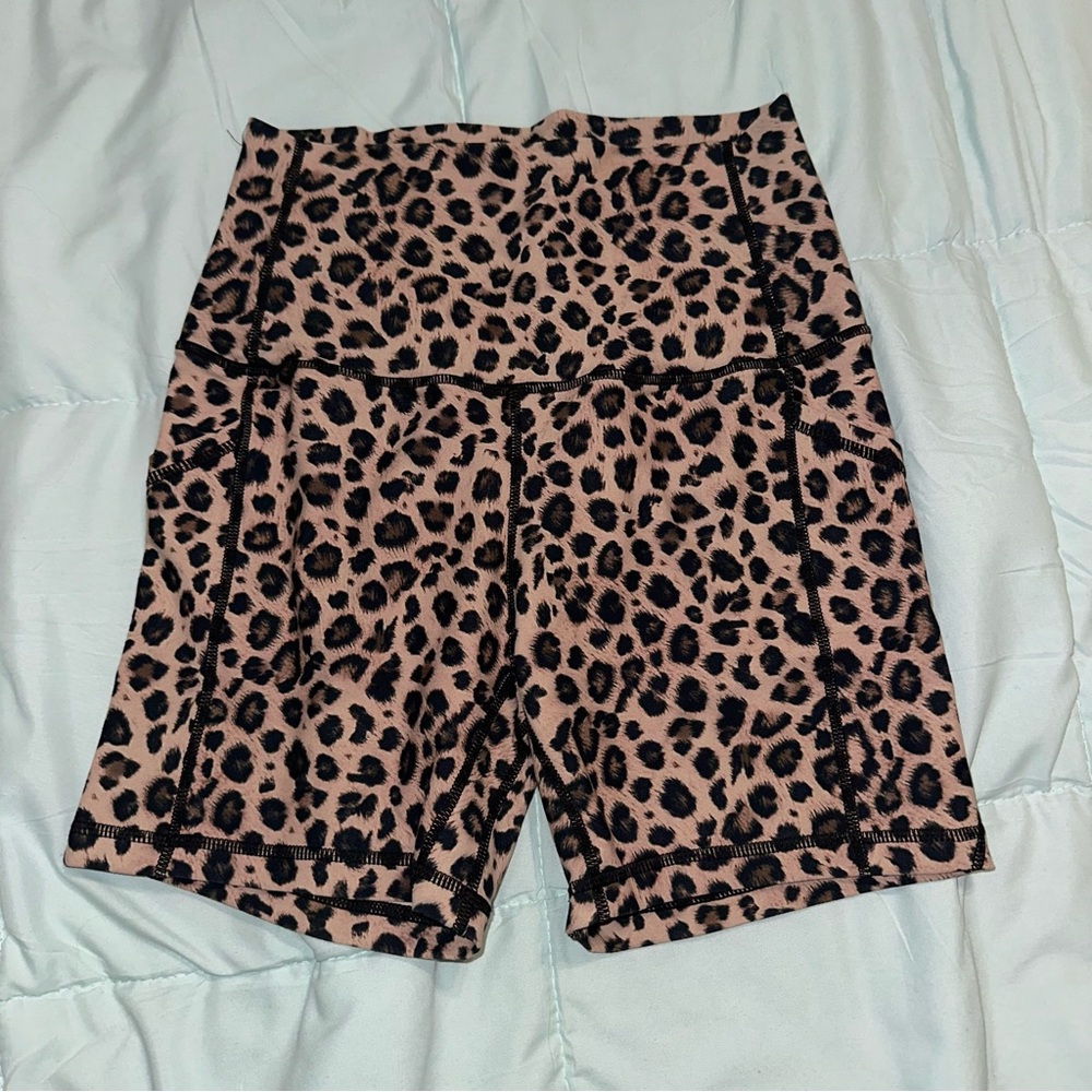 EUC Women’s Ododos Leopard Bike Shorts Size Small